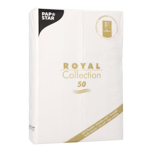 Eine Packung mit 50 PAPSTAR-Servietten „ROYAL Collection“ (48 x 30 cm) mit Besteckfalz von der PAPSTAR GmbH im weiß-goldenen Design und in der Markenverpackung.