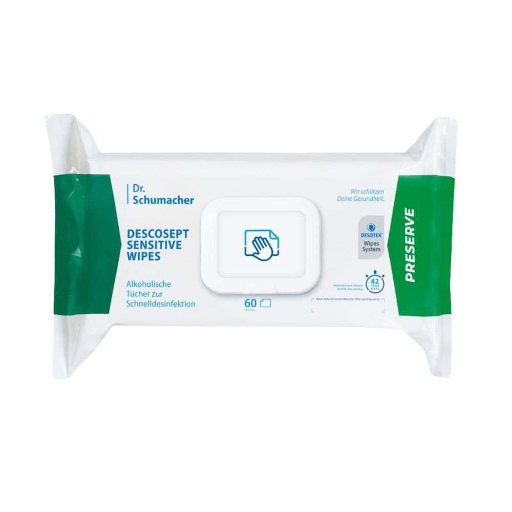 En pakke Dr. Schumacher Descosept Sensitive Wipes desinfektionsservietter fra Dr. Schumacher GmbH til hurtig desinfektion. Etiketten angiver, at der er tale om alkoholbaserede servietter, der er ideelle til mellemstore overflader. Pakken er overvejende hvid med grønne detaljer og indeholder 60 servietter.