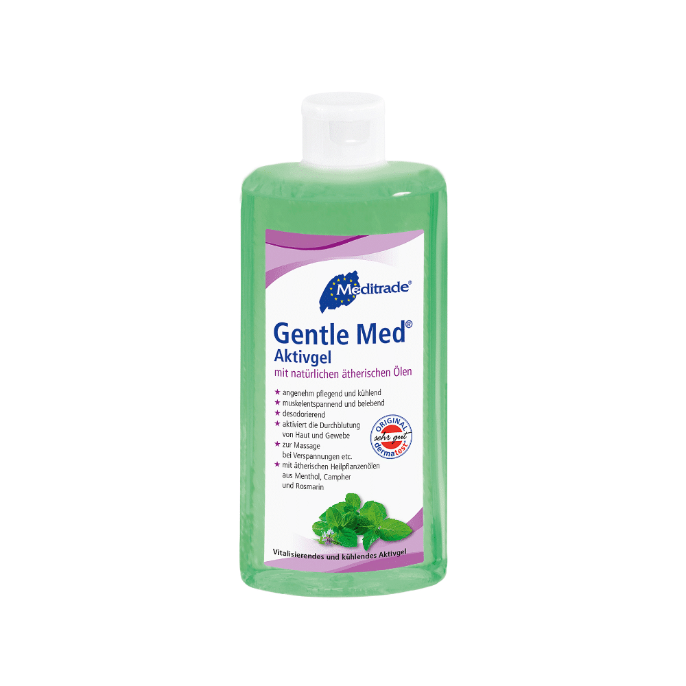 En 500 ml flaske Meditrade Gentle Med® Aktivgel fra Meditrade GmbH, der indeholder en kølende grøn gel, der er beriget med naturlige æteriske olier som menthol og rosmarin. Den tyske etiket suppleres af en hvid klaplukning.