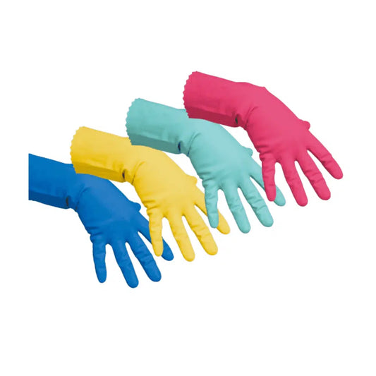 Vier Vileda Professional Multipurpose-Handschuhe, Teil der Kollektion „Der Feine Allzweckhandschuh“ der Vileda GmbH und aus Naturlatex-Handschuh-Material, sind auf einem weißen Hintergrund aufgereiht. Von links nach rechts sind die vielseitigen Handschuhe in den Farben Blau, Gelb, Grün und Rosa gehalten.
