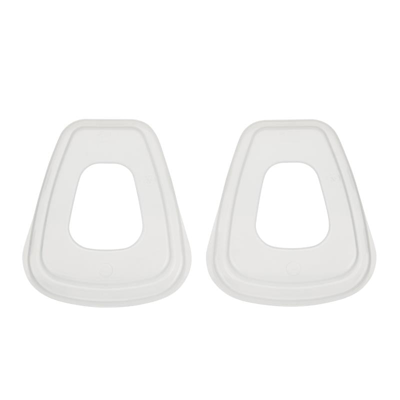 To identiske, hvide, trapezformede låg med store ovale åbninger, der ligner dele fra 3M™ Arbejdssikkerheds-Startboks til professionelle 1000MCWE fra 3M Deutschland GmbH, er arrangeret ved siden af hinanden på en ensfarvet hvid baggrund.