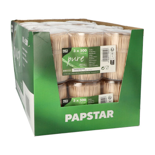 En papæske med påskriften "PAPSTAR GmbH" indeholder flere indpakkede pakker PAPSTAR tandstikkere af træ "pure", rund, 6,7 cm i dispenser (1500 stk.), hvor kvalitets tandstikkere af træ præsenteres fint og ordentligt.