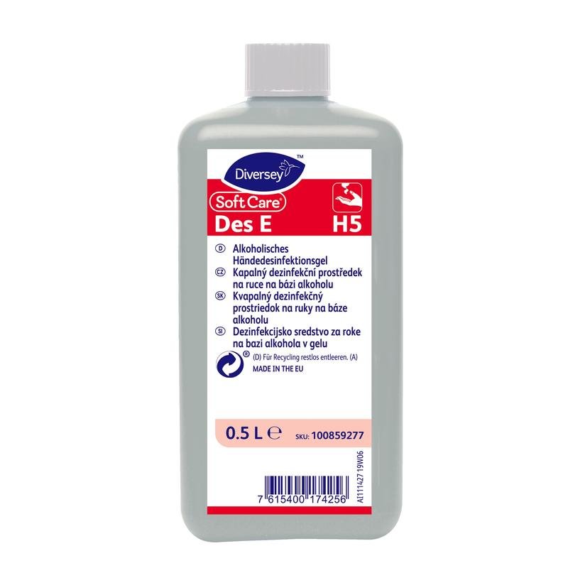En 500 ml flaske Diversey Deutschland GmbH & Co. OHG Soft Care Des E, VAH-listet, gel-formet hånddesinfektionsmiddel med en flersproget etiket i blå, rød og hvid med instruktioner og information.