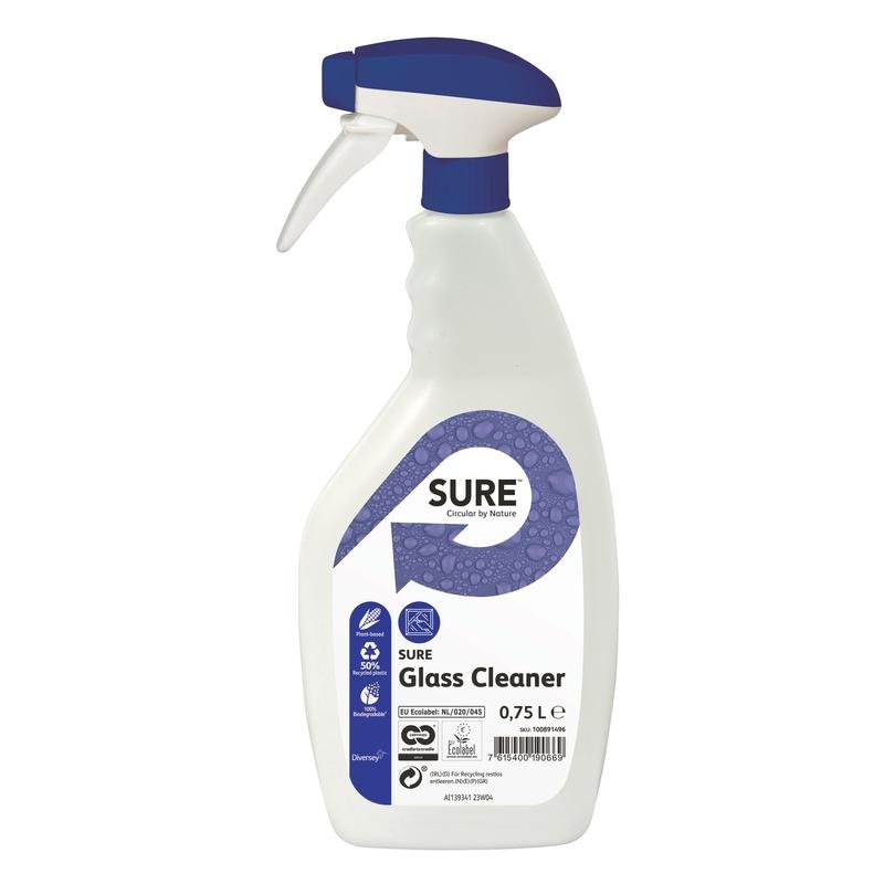 En 0,75-liters sprayflaske SURE Glass Cleaner fra Diversey Deutschland GmbH & Co. OHG har en hvid krop, en blå udløser, en blå etiket med produktinformationer og øko-certificeringer og sikrer en stærk rengøring for stribefri glasoverflader.
