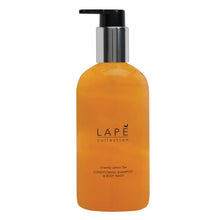 Eine 300-ml-Flasche aus klarem Kunststoff mit schwarzer Pumpe und silbernem Kragen, beschriftet mit "LAPĒ Collection Oriental Lemon Tea Body Wash & Shampoo" von Diversey Deutschland GmbH & Co. OHG, bietet einen erfrischenden orientalischen Duft.