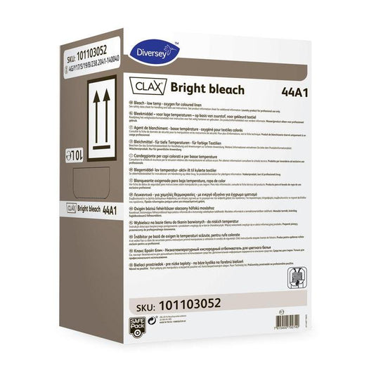 En rektangulær beholder med påskriften »Clax Bright Bleach 44A1 Blegemiddel til farvet tøj« fra Diversey Deutschland GmbH & Co. OHG, med produktoplysninger, brugsanvisninger og advarsler på flere sprog. Virker effektivt på farvet tøj og genstridige pletter. Varenummer: 101103052.