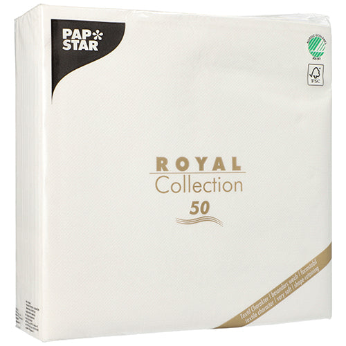 En pakke med 50 hvide PAPSTAR servietter fra „ROYAL Collection“ (1/4-fold, 48 x 48 cm) fra PAPSTAR GmbH. Emballagen præsenterer guld-svart tekst med certificeringslogoer i de øverste hjørner.