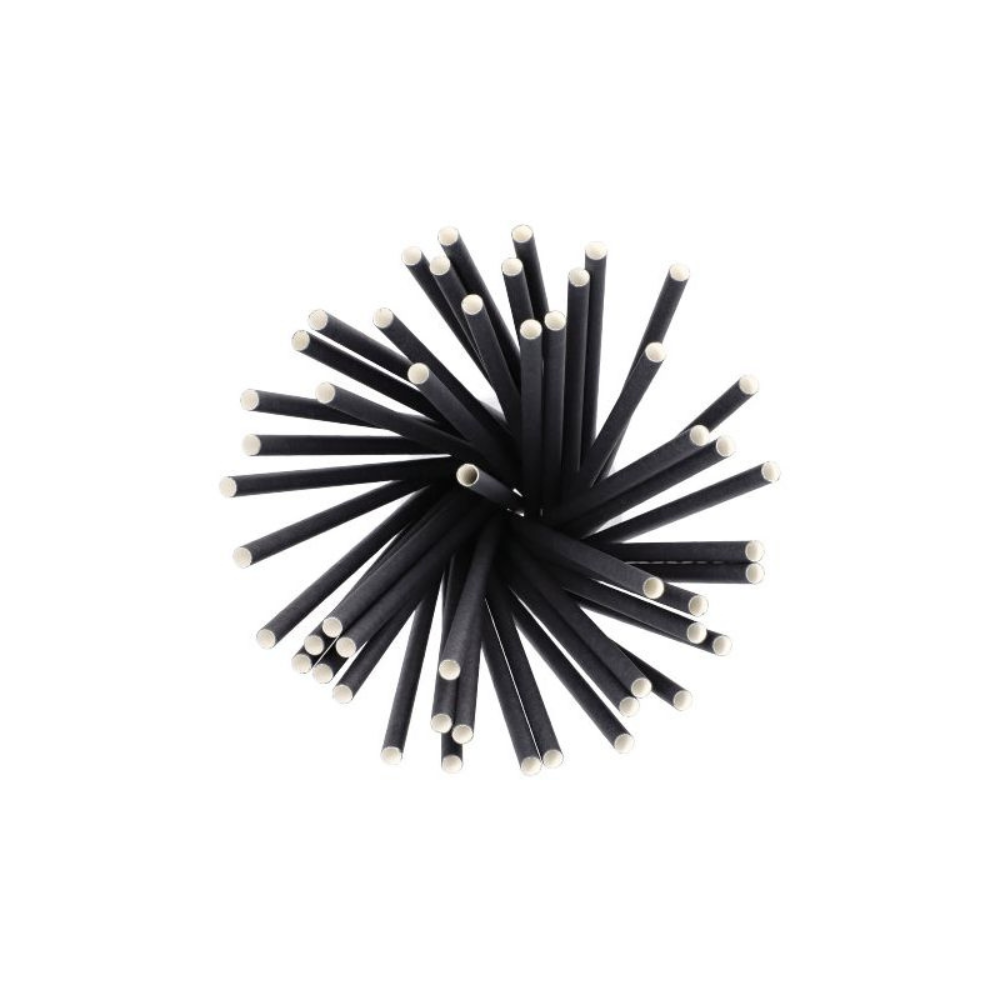 Et top-down-billede af en gruppe miljøvenlige, sorte cylindriske stænger med hvide ender, der ligner bæredygtige Shake-sugerør, papir-sugerør Ø 8 mm, 25 cm, fra PAPSTAR GmbH arrangeret i et radialt stjernemønster.