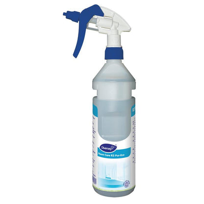 Room Care R3 Plus Pur-Eco sprayflasken fra Diversey Deutschland GmbH & Co. OHG er en plastik-sprayflaske med en blå-hvid dyse og ergonomisk design samt delvist synligt informationsetiket.