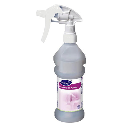 Room Care R9 Plus Pur-Eco-sprøjteflasken, tom, fra Diversey Deutschland GmbH & Co. OHG, er udstyret med en hvid udløser og en lilla-hvid etiket med piktogrammer, der symboliserer renlighed – ideel til miljøvenlig rengøring.