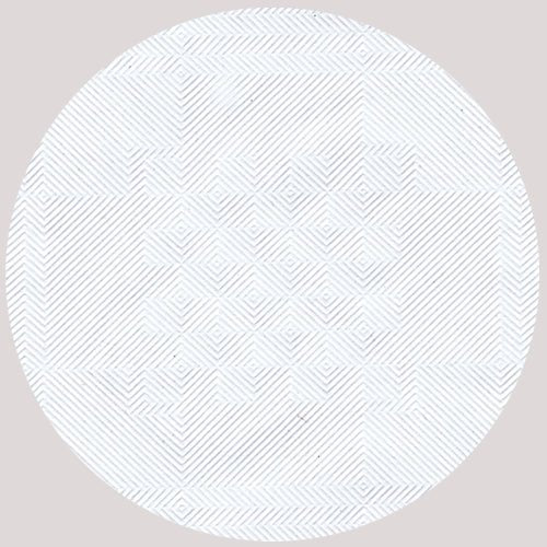 Papirdugsdugen med damaskprægning (10 m x 1 m) fra PAPSTAR GmbH har et hvidt cirkelmønster med tynde diagonale grå linjer og diamantmotiver, ideelt til festlige lejligheder, på en lysegrå baggrund.