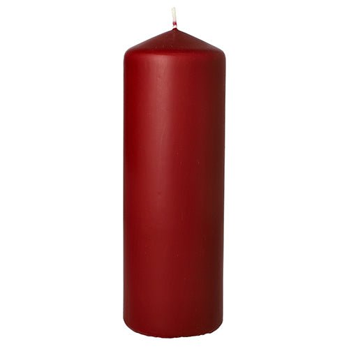 Starpak-stumpelyset med ekstra lang brændetid (Ø 70 mm, 200 mm) er et rødt stumpelys med spids spids og ubelyst væge, ideelt som stueindretning og designet til forlænget brændetid.