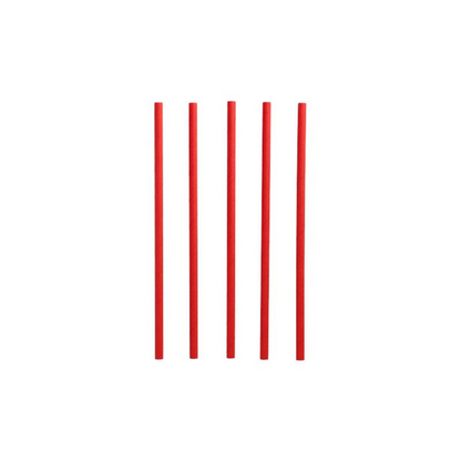 Fem røde PAPSTAR Shake-sugerør af papir, kendt for deres miljøvenlighed, er arrangeret vertikalt foran en enkel hvid baggrund.