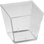 Duni GmbH Square Transparent PS Box (47x47x45 mm) er vist skråt på hvid baggrund, ideel til opbevaring og præsentation af smykker. Pakken indeholder 100 stk.