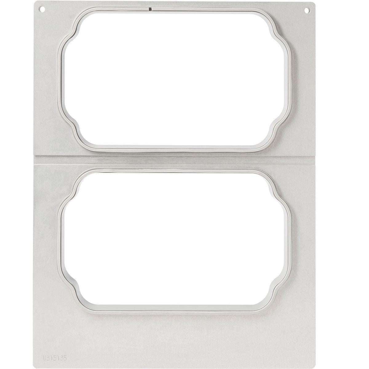 En flad metalskabelon med to udsmykkede udskæringer, perfekt til sikker opbevaring i kassetten DF15/25 til PP-skål Take Away fra Duni GmbH. Den børstede overflade har et lille indgraveret nummer i nederste venstre hjørne.