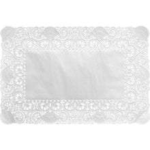 Das Duni GmbH Deko-Spitzenpapier 25x35 cm, weiß hat eine schlichte Mitte und einen verschnörkelten Spitzenrand - ideal für elegante Dekorationen. Verkauft in einer Packung mit 250 hochwertigen Spitzendeckchen aus Papier.