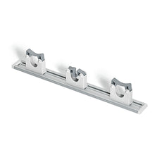 Die Nölle Profi Brush HACCP Geräteleiste mit 3 Klemmhaltern (Ø 20-30 mm) von Nölle Profi Brush Bürsten- & Pinseltechnik e.K. ist ideal zur sicheren, organisierten Wandaufbewahrung von Besen, Mops und Reinigungsgeräten.