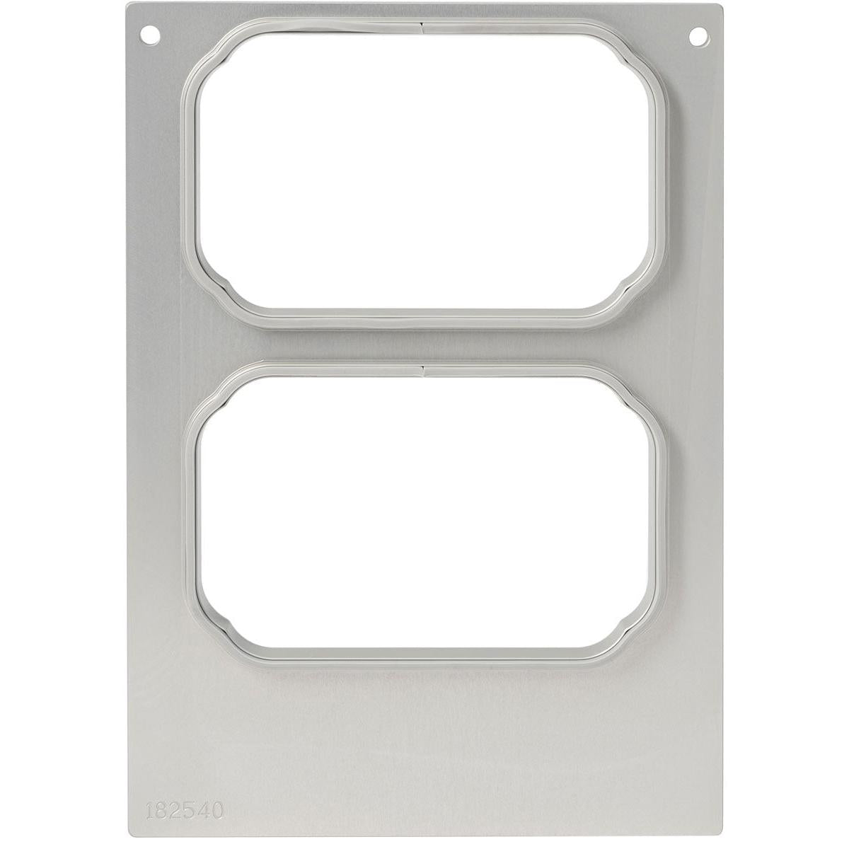 Kassetten DF10/20 til CPET-bakker 370 ml (2-brugbar) fra Duni GmbH er en rektangulær metalplade med to lodret justerede, afrundede udskæringer, små huller i øverste hjørne og indgraveringen "182540" i nederste venstre hjørne.