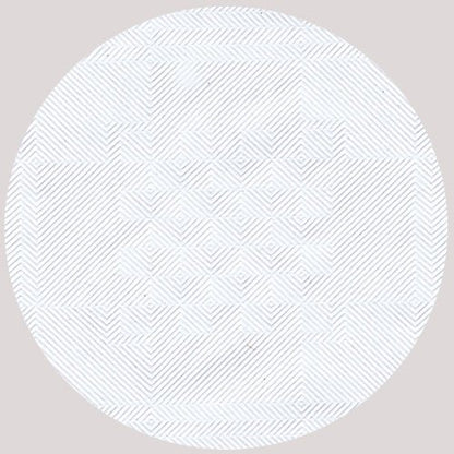 Et cirkelformet, geometrisk mønster med tynde diagonale linjer og rombeformede motiver på lysegrå pryder PAPSTAR Papirserviet med damastprægning, hvid, 10 m x 1,2 m | Folie (1 rulle) fra PAPSTAR GmbH – perfekt som elegant borddekoration.
