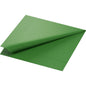 En grøn celle serv. 40x40 cm, 3-lags papirserviet fra Duni GmbH er diagonalt foldet for at fremhæve den strukturerede kant og den glatte overflade. Pakken indeholder 250 servietter af høj kvalitet.