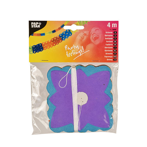 Die PAPSTAR Girlande aus Papier (Ø 11,5 cm, 4 m) der PAPSTAR GmbH ist eine festliche Dekoration in einer klaren Plastiktüte. Die Verpackung zeigt feiernde Menschen und hebt das leuchtend bunte Design und die Länge von 4 Metern hervor.