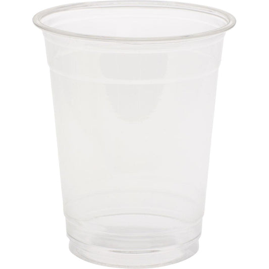 Ein klarer, glasklarer Becher der Duni GmbH in eleganter Glasoptik steht aufrecht vor einem schlichten weißen Hintergrund, dessen sichtbarer Rand und Boden hochwertige Materialien erkennen lassen.