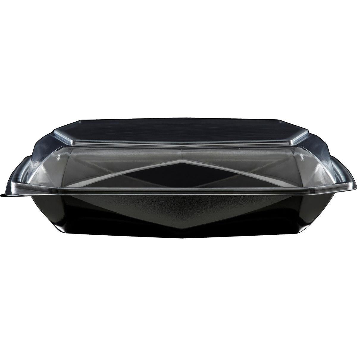 Den Octaview® L Sort / Transparent APET 225x225x65 fødevarebeholder fra Duni GmbH er tom med et sikkert lukket, klart låg vist, fotograferet forfra på hvid baggrund. Pakke (100 stykker).