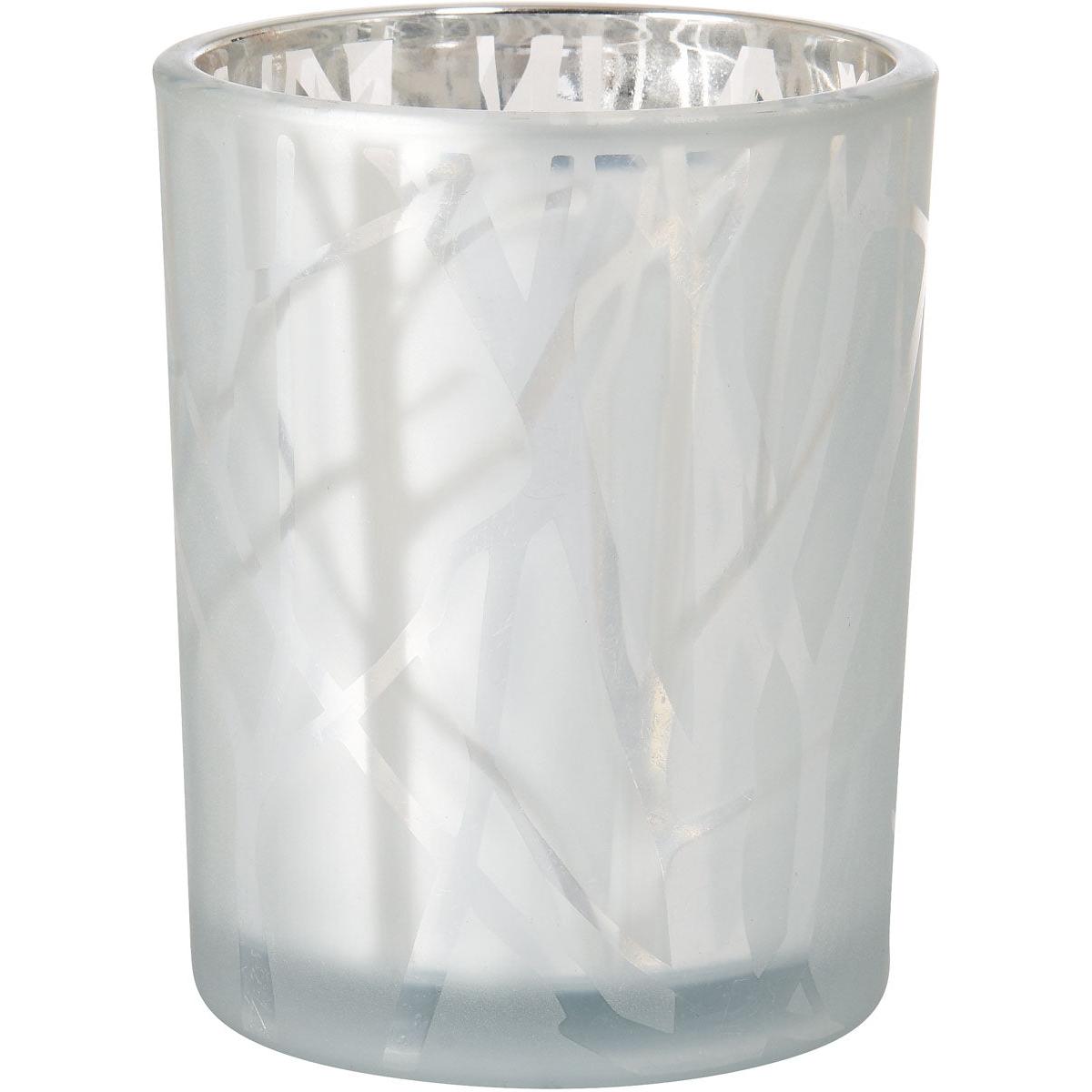 Lysestagen 100x80 mm i Shimmer White fra Duni GmbH imponerer med sit elegante design med frostet udseende og sølvfarvet indre - en udsøgt boligaccessory, der forbedrer ethvert rum; tilgængelig i en pakke med 1 styk.