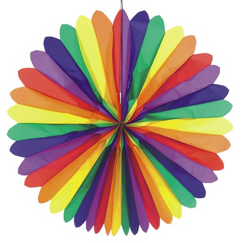 De PAPSTAR dekofaner "Rainbow" (Ø 120 cm, svær antændelig) fra PAPSTAR GmbH viser skiftevis røde, orange, gule, grønne, blå og violette sektioner i et symmetrisk, rundt design og er afbildet på hvid baggrund.
