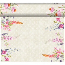 Ein cremefarbener Hintergrund mit geometrischem Muster und leuchtenden Aquarellblumen an den Ecken spiegelt den frischen, wetterfesten Charme des DC-Tete a Tete 0,4x24m von Duni GmbH wider - ideal für die stilvolle Gestaltung von Außenbereichen.