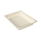 Et beige Duni GmbH Fibretray 1/2 GN Natur træfiberbakke (325x265x52 mm), rektangulær med afrundede hjørner og let forhøjede kanter, fotograferet på hvidt - ideel som bæredygtig emballage. Pakke: 140 stykker.