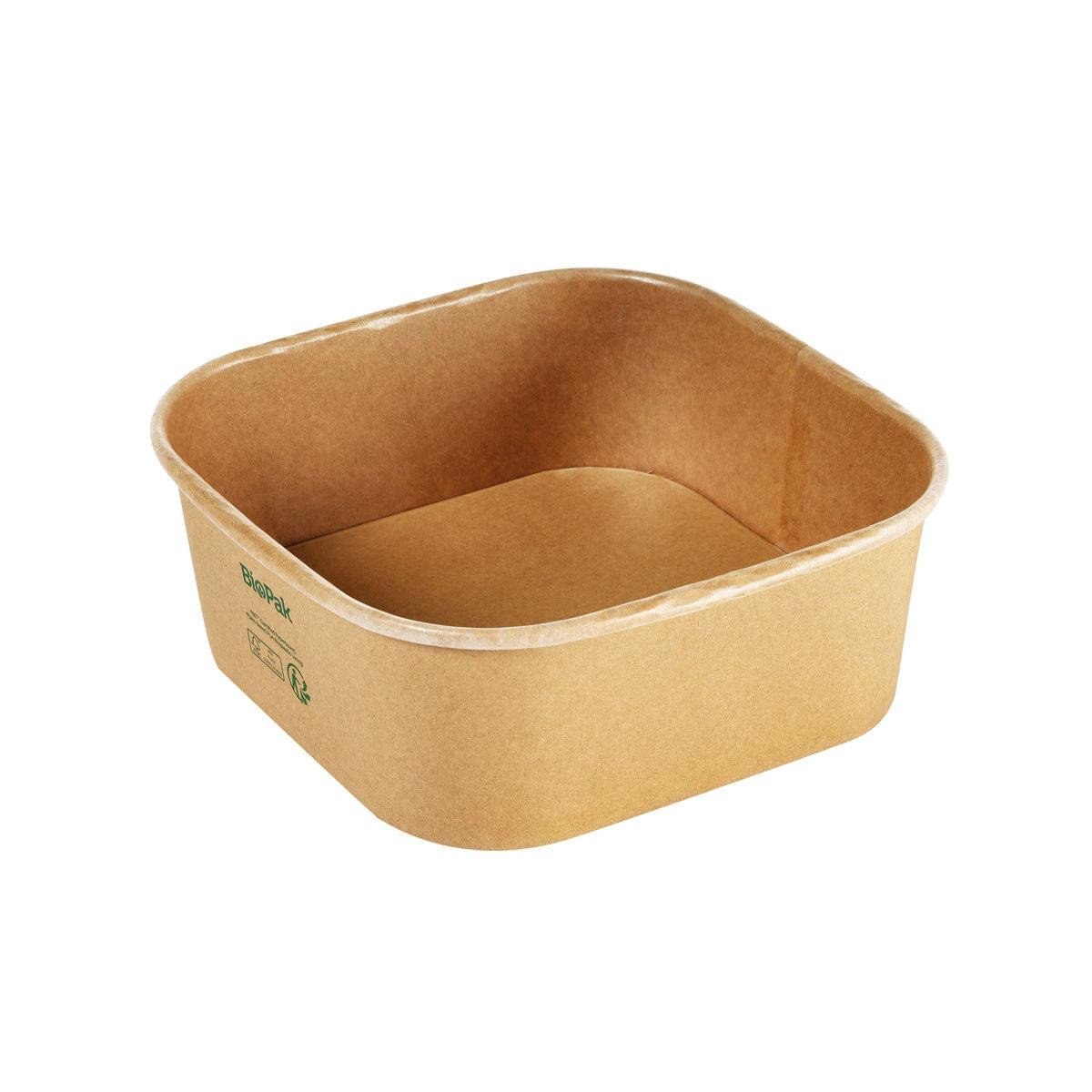 Duni GmbH Kartonbox BRICK LARGE 1200 ml, en firkantet brun FSC/PLA-madbeholder (168x168x65 mm), tilbyder en miljøvenlig, bæredygtig emballage i 40-pak, vist med afrundede kanter på hvid baggrund.