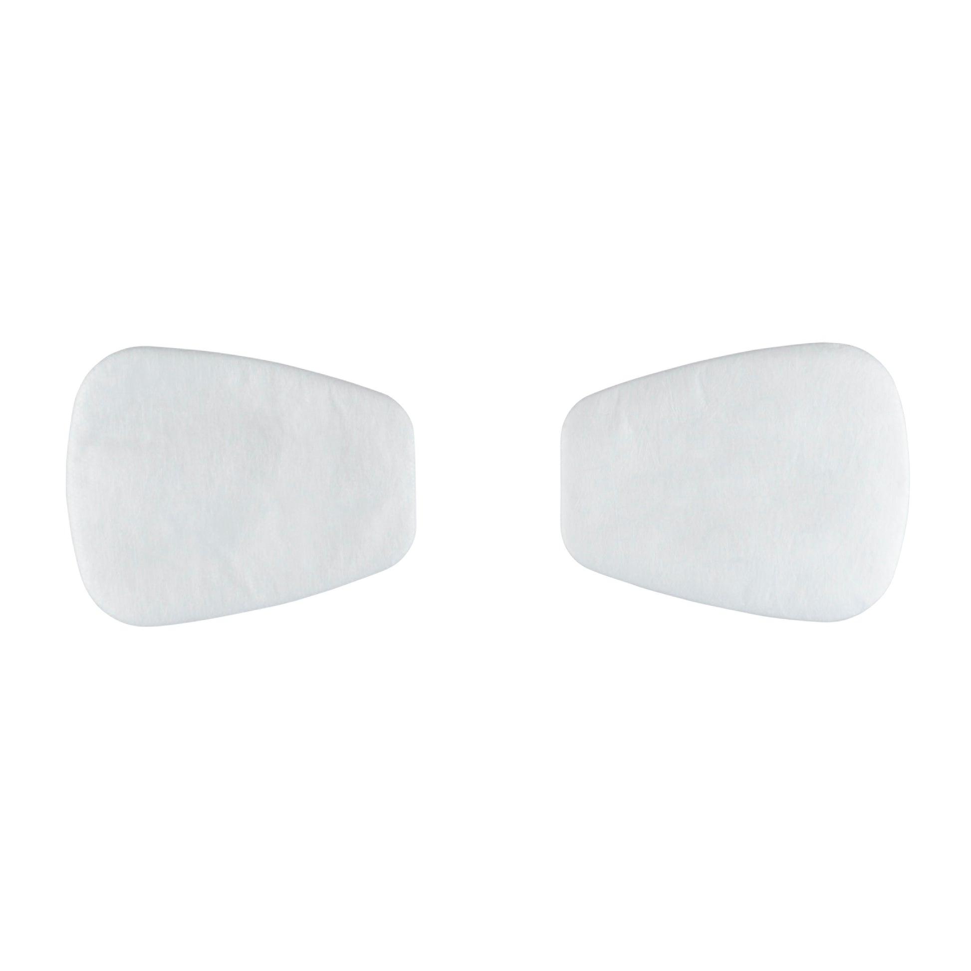 Zwei weiße, unregelmäßig geformte 3M™ Partikelfilter 5925, P2 Pads der 3M Deutschland GmbH sind nebeneinander auf einem einfarbig weißen Hintergrund abgebildet.