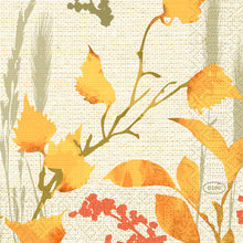 Ein strukturierter Hintergrund mit gelben und orangefarbenen Herbstblättern, Weizenhalmen und roten Beeren erzeugt einen gewebten Effekt - ideal für Duni GmbH Servietten 24x24 3-lagig 1/4 Fall Beauty | Packung (50 Stück).