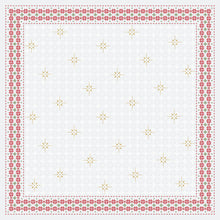 Die Dunicel-Mitteldecke 84x84cm Tradition von Duni GmbH hat einen weißen Untergrund mit sich wiederholenden goldenen Sternen und Bordüren aus rot-grünen floralen und geometrischen Mustern und eignet sich somit ideal als festliche Tischdekoration. Verpackt in 1 Karton.