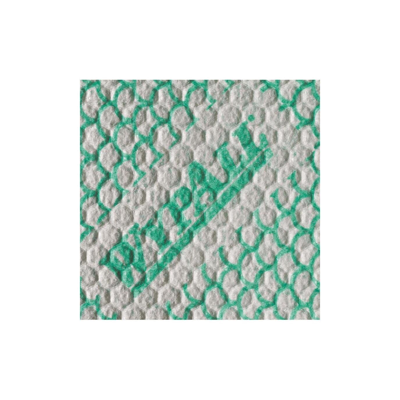 Nærbillede af en hvid, struktureret WypAll® X80 Plus Critical Clean klud fra Kimberly-Clark GmbH med grønt mønster og delvis branding, der ligner rengøringskluden til kritiske miljøer.