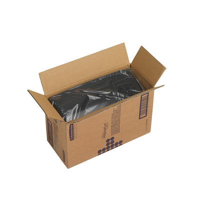 En åben papkasse med trykte grafik viser indeni en Aquarius™ toiletpapirholder fra Kimberly-Clark GmbH (18,00 x 29,80 x 12,80 cm) pakket i sort plastik foran en enkel hvid baggrund.