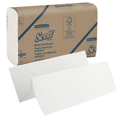 En kasse Scott® Håndklæder - MultiFold, Hvid, Medium, 16 clips x 250 ark fra Kimberly-Clark GmbH; afbildet med to udfoldede hvide håndklæder - ideel til hygiejnisk håndtørring.