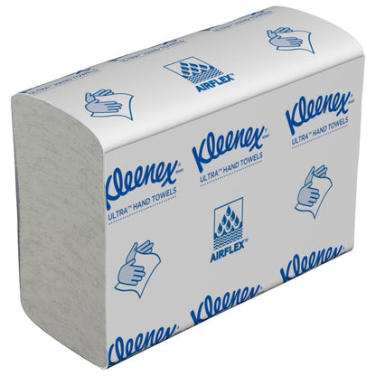En stak Kleenex® Ultra™ håndklæder MultiFold i hvid, 18 clips x 150 ark pr. kasse (18 pakker), fra Kimberly-Clark GmbH - højkvalitets papirhåndklæder til ethvert badeværelse.