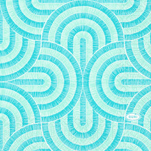 Ein geometrisches Muster aus sich überlagernden türkisfarbenen und hellblauen Halbkreisbögen mit Gitterlinien ziert die Serviette der Duni GmbH, 24x24 3lg 1/4; "DUNI" ist in einem kleinen Oval in der rechten unteren Ecke zu sehen.