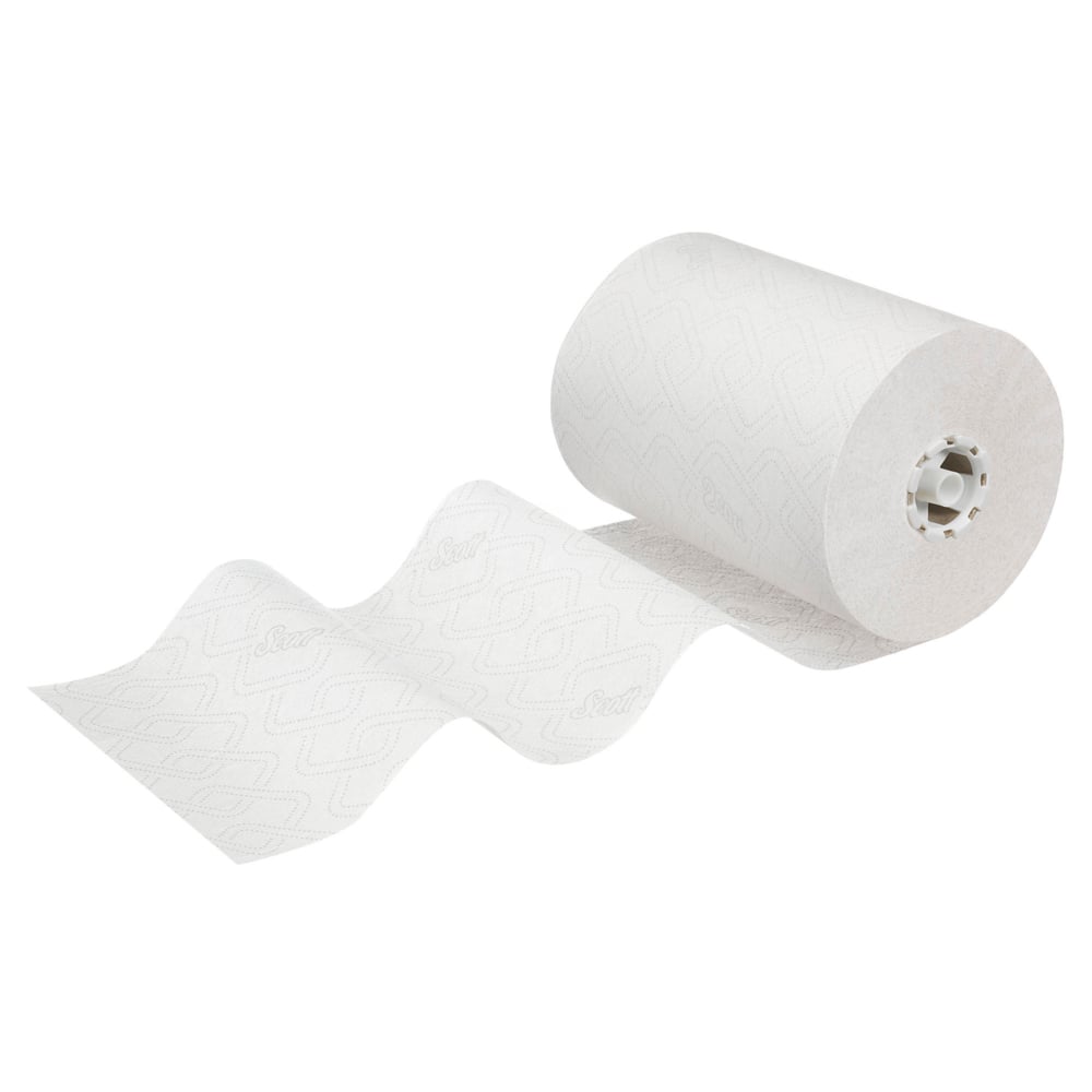 En Scott® CONTROL EXTRA STRONG håndklæderulle fra Kimberly-Clark GmbH er delvist udrullet og viser sit diskrete prægede mønster på hvide ark. 6-rullers pakken er afbildet på en ensfarvet hvid baggrund.