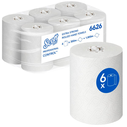 Seks hvide ruller Scott® CONTROL EXTRA STRONG håndklæder fra Kimberly-Clark GmbH er pakket sammen i en klar hylster, hvor den forreste rulle bærer et blåt "6x"-symbol. Disse ekstra stærke papirhåndklæder leveres som 6 ruller pr. karton til professionel brug.