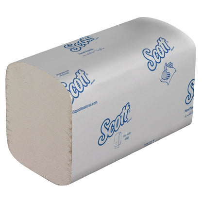 Ein rechteckiger Stapel Scott® Control™ gefaltete Handtücher in weißer Verpackung von Kimberly-Clark GmbH, beschriftet für den Gebrauch zum Händetrocknen, 15 x 240 Blatt pro Schachtel.