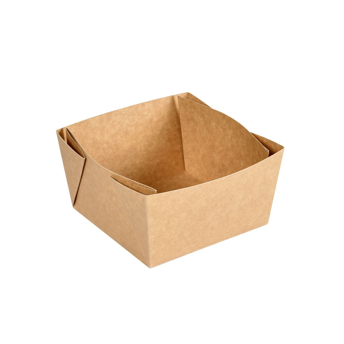 En Viking Block Box 1200 ml Brun Karton/PLA fra Duni GmbH (140x140x75 mm) bliver fotograferet tom og oprejst foran en hvid baggrund. Denne miljøvenlige madkasse har foldede kanter. Pakke: 300 stykker.