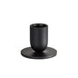 Den metallysestage fra Duni GmbH i totemdesign (5,7x4,3 cm, 1 stk) i elegant sort med cylindrisk bæger og rund sokkel er ideel til moderne indendørs dekoration; præsenteret foran en hvid baggrund.