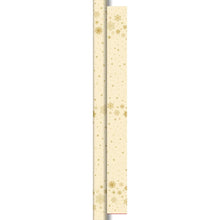 Die Dunicel-Rolle 25x1,18m Star Stargazimg creme von Duni GmbH hat ein beiges Design mit goldenen Schneeflocken und Sternen, ideal als Tischdekoration. Die Rolle wirft einen linken Schatten, so dass der Eindruck entsteht, sie sei teilweise ausgerollt oder geschichtet.