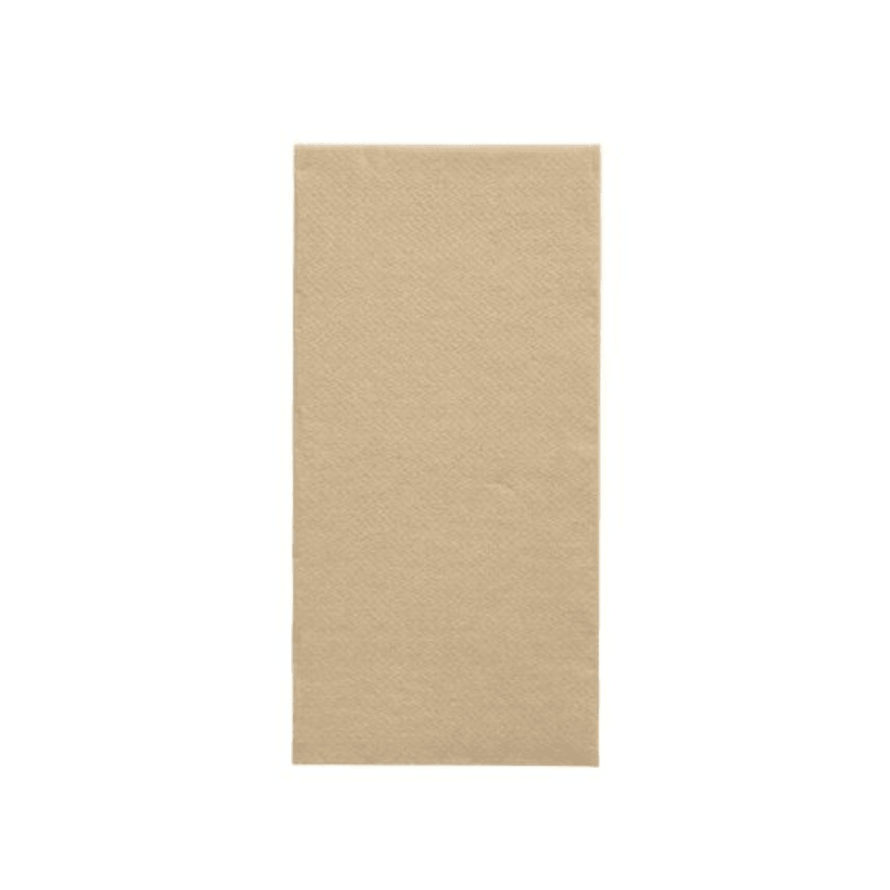 En rektangulær, brun papirserviet fra „DAILY Collection“ af PAPSTAR i 1/8-fold (32 cm x 32 cm) er centreret på en enkel hvid baggrund. Servietten tilbyder bæredygtig komfort med sin glatte tekstur og manglen på synlige mønstre eller designs, hvilket gør den til en elegant enkel tilføjelse til enhver borddekoration.