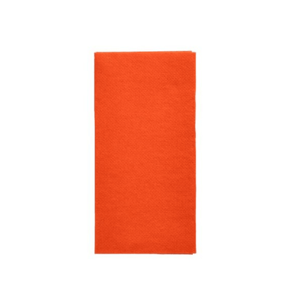 En enkelt rektangulær serviet i formatet 32 x 32 cm fra "DAILY Collection" af PAPSTAR GmbH i en lys orange farve og designet til bæredygtig komfort præsenteres foran en simpel hvid baggrund.