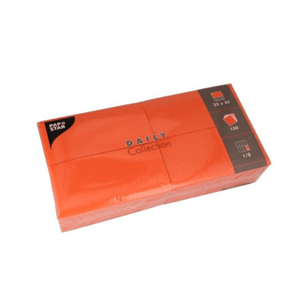 De orange PAPSTAR servietter fra "DAILY Collection" præsenteres i en plastemballage. På etiketten er specifikationerne angivet: 32 x 32 cm, 150 stykker og 1/8 fold. Perfekt til bæredygtig komfort og borddekoration med Papstar-logoet i det øverste hjørne.