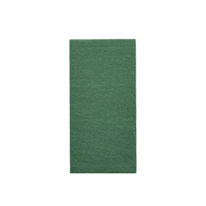 En rektangulær, grøn yogamåtte ligger fladt og har en diskret struktureret overflade, der foran en simpel hvid baggrund giver vedvarende komfort.